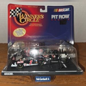 KENNER - WINNER'S CIRCLE PIT ROW SERIES - DALE EARNHARDT JR - NEW
